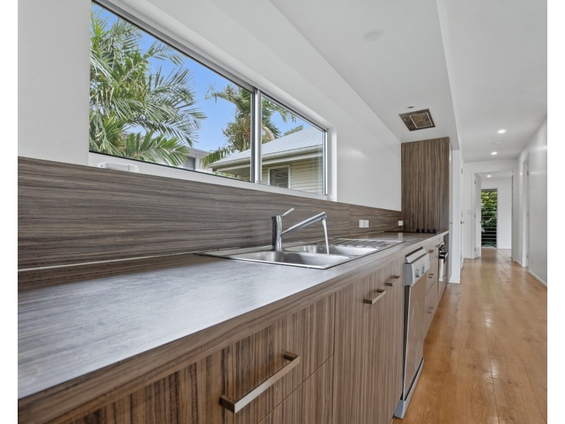 17 Rise Crescent, Mission Beach QLD 4852