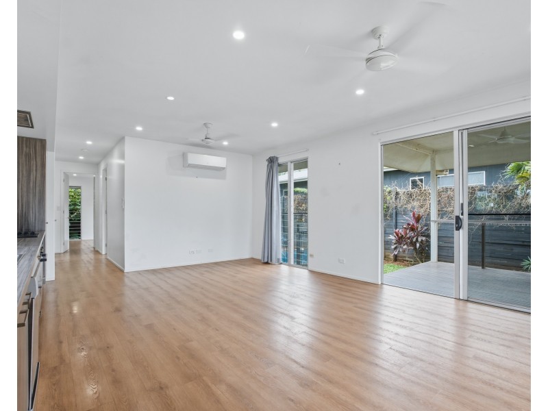 17 Rise Crescent, Mission Beach QLD 4852