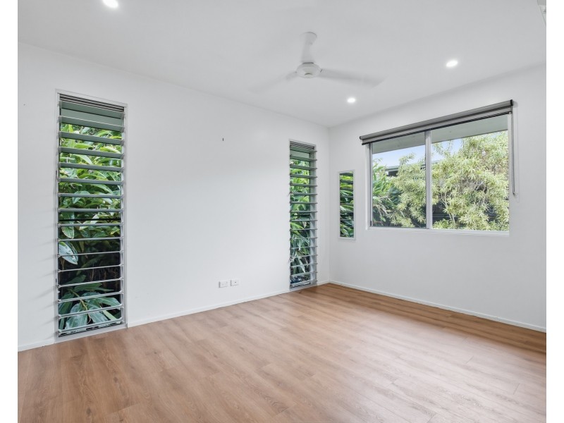 17 Rise Crescent, Mission Beach QLD 4852