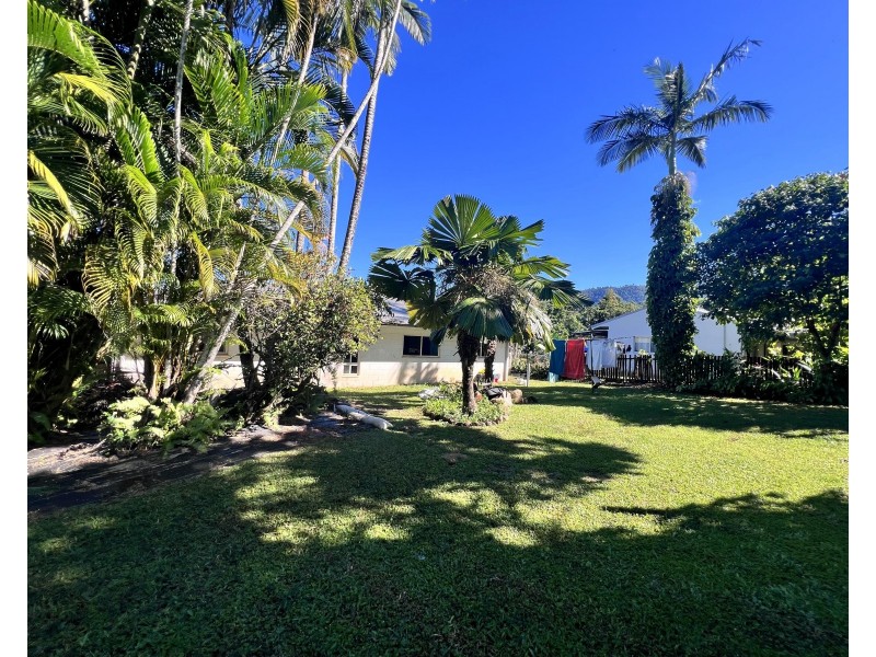 11 Royal Palm Drive, Mission Beach QLD 4852