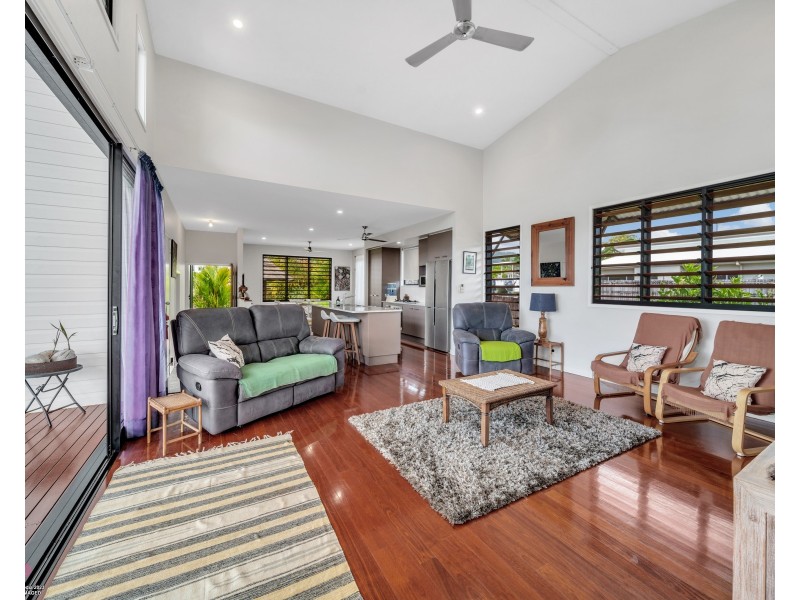 4 Rise Crescent, Mission Beach QLD 4852