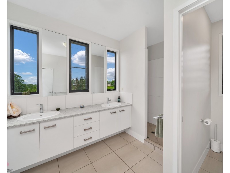 4 Rise Crescent, Mission Beach QLD 4852