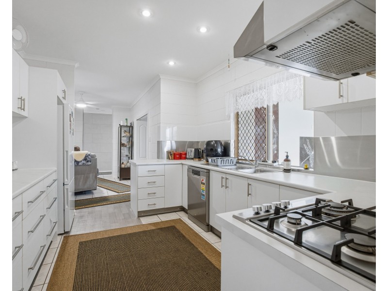 5 Jessie Lane, South Mission Beach QLD 4852