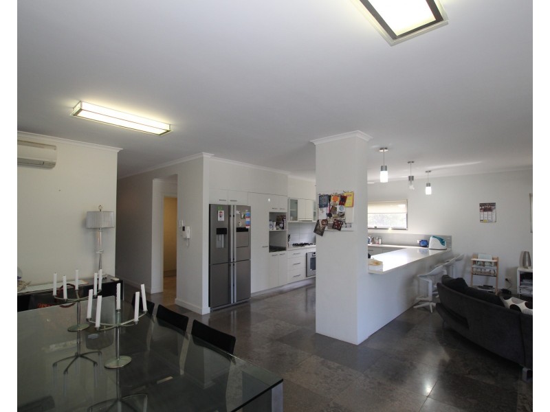 2/2 Donkin Lane, Mission Beach QLD 4852