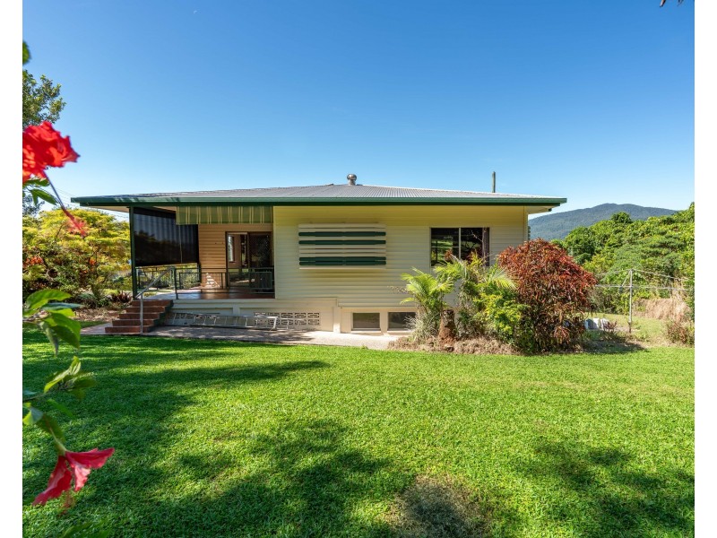 13 Briggs Street, Tully QLD 4854