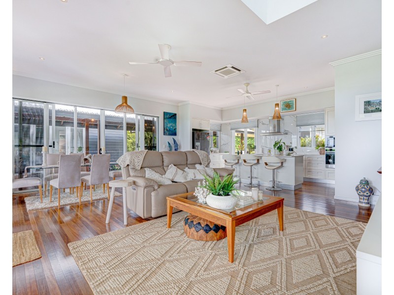6 Unsworth Dr, Mission Beach QLD 4852