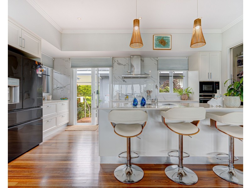 6 Unsworth Dr, Mission Beach QLD 4852