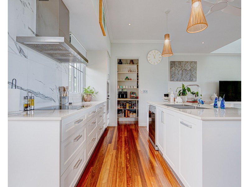 6 Unsworth Dr, Mission Beach QLD 4852