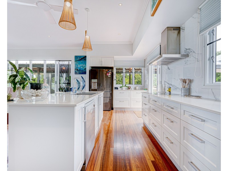 6 Unsworth Dr, Mission Beach QLD 4852