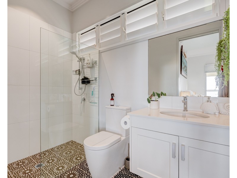 6 Unsworth Dr, Mission Beach QLD 4852