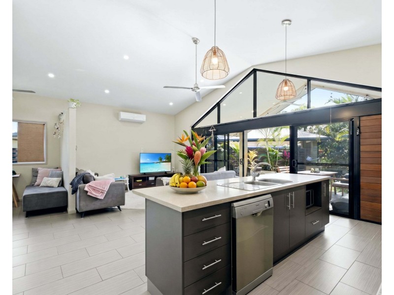 Unit 2/22-24 Jackey Jackey St, South Mission Beach QLD 4852