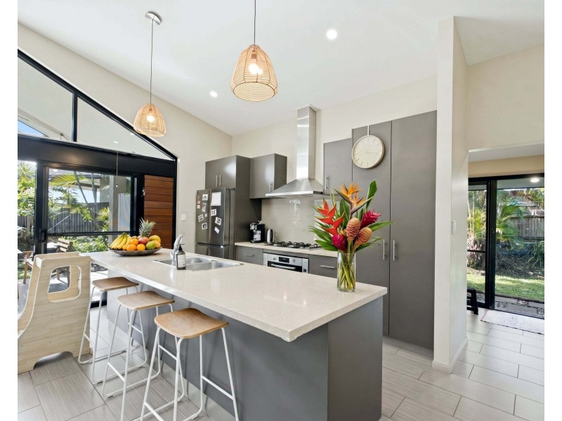 Unit 2/22-24 Jackey Jackey St, South Mission Beach QLD 4852