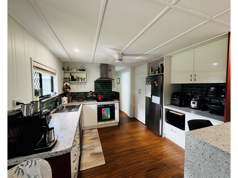 6 Hutchison Close, Mission Beach QLD 4852