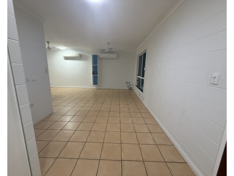 25 Kent Close, Mission Beach QLD 4852