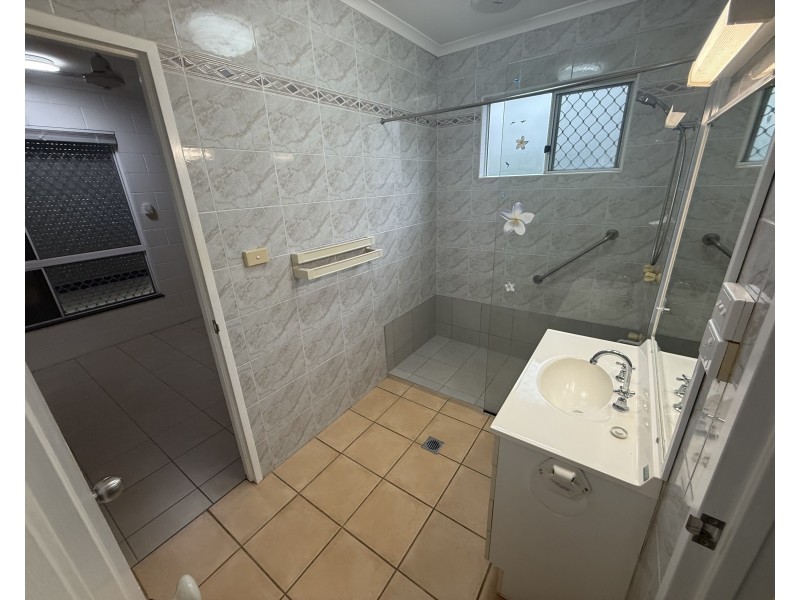 25 Kent Close, Mission Beach QLD 4852