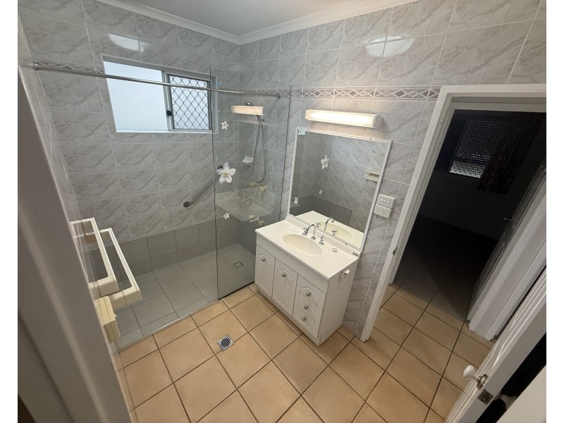 25 Kent Close, Mission Beach QLD 4852