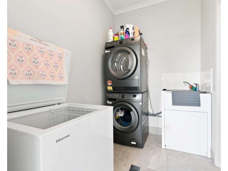 8 Shore Street, Wongaling Beach QLD 4852