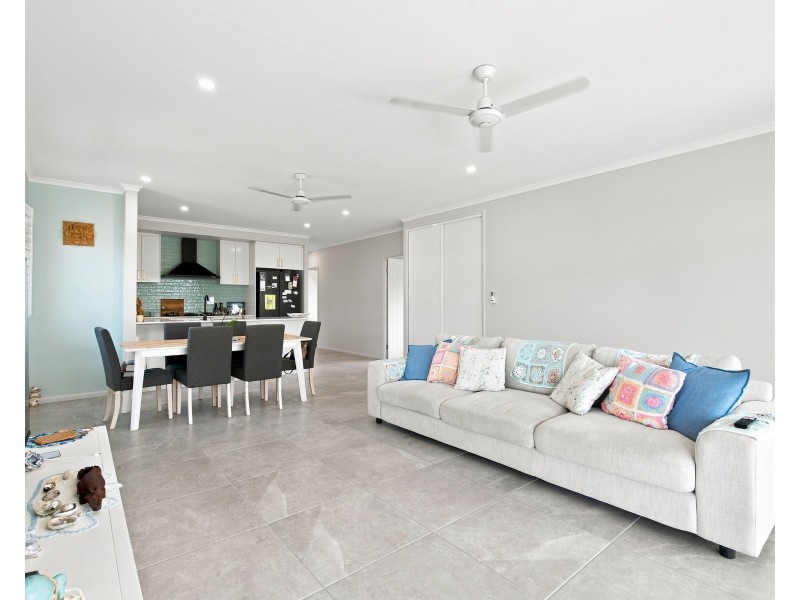 8 Shore Street, Wongaling Beach QLD 4852