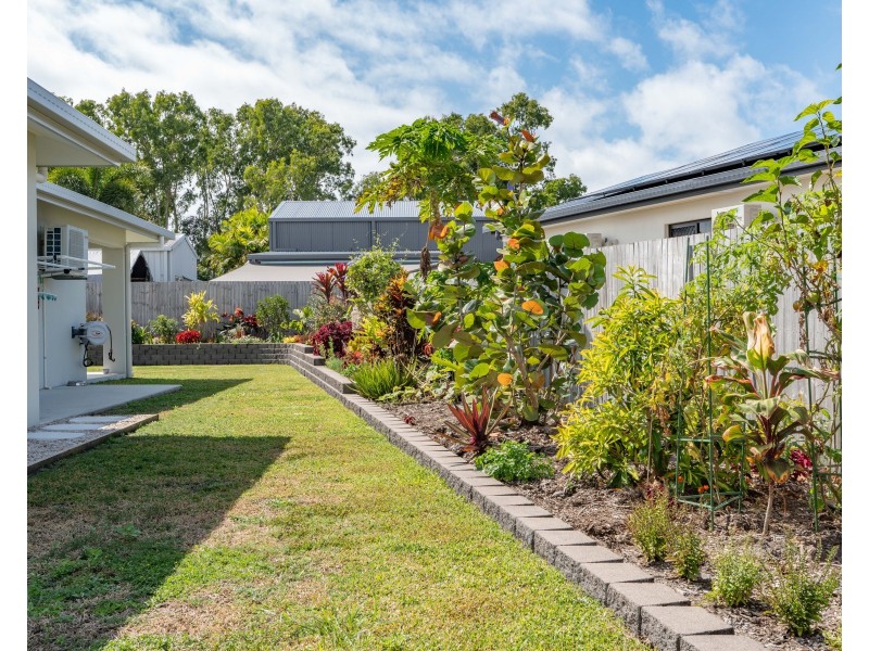 8 Shore Street, Wongaling Beach QLD 4852