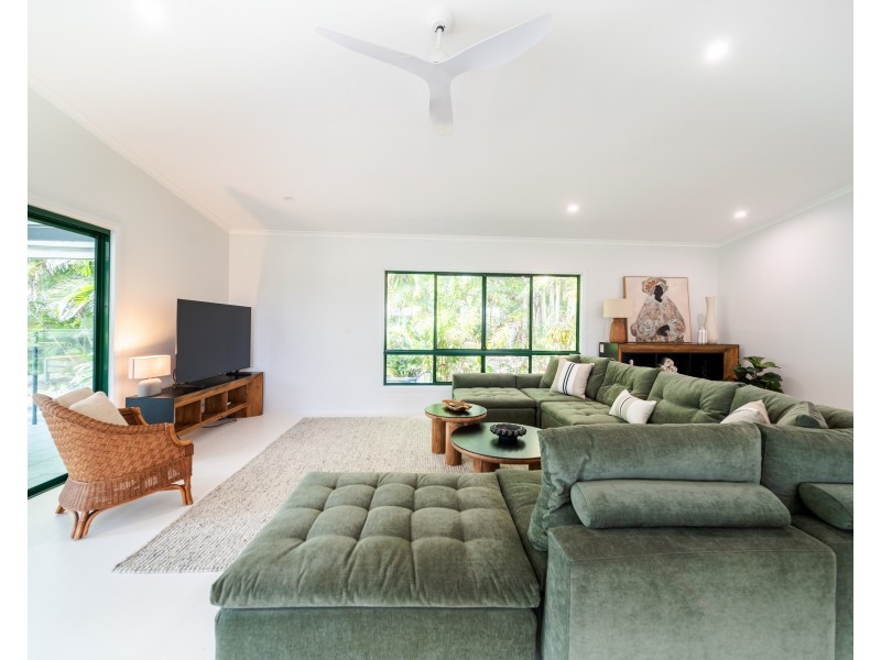 24 Pacific Parade, Mission Beach QLD 4852