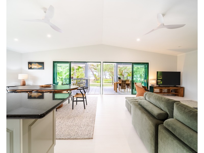 24 Pacific Parade, Mission Beach QLD 4852