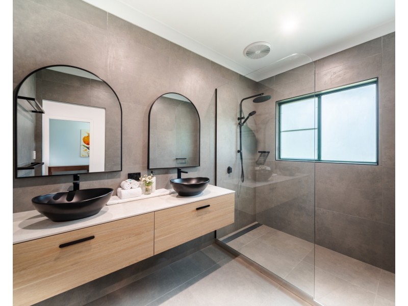 24 Pacific Parade, Mission Beach QLD 4852