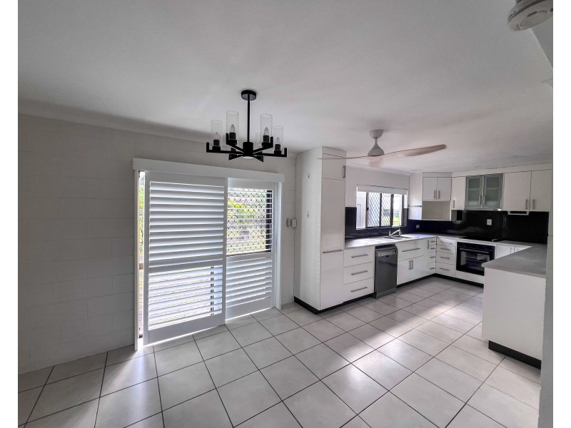 16 Grevillea Street, Tully Heads QLD 4854