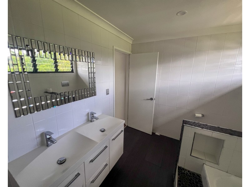 16 Grevillea Street, Tully Heads QLD 4854