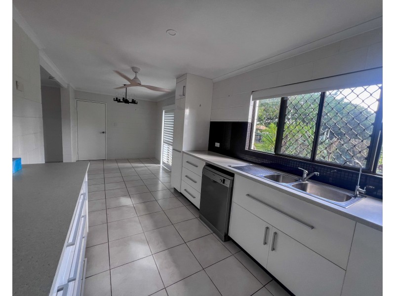 16 Grevillea Street, Tully Heads QLD 4854