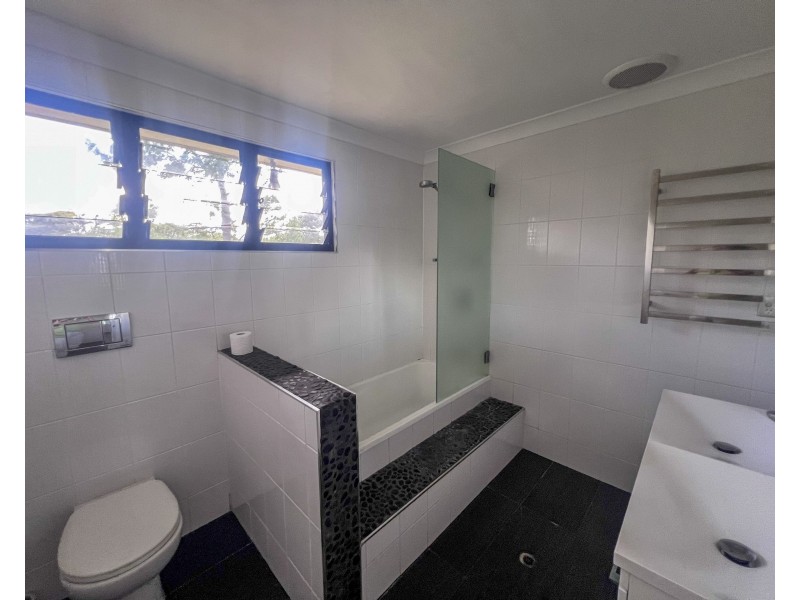16 Grevillea Street, Tully Heads QLD 4854