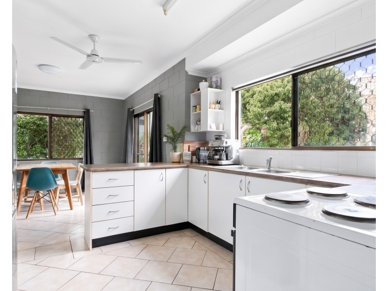 2 Hielscher Street, Tully QLD 4854