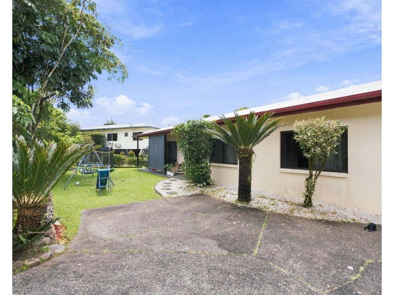 2 Hielscher Street, Tully QLD 4854