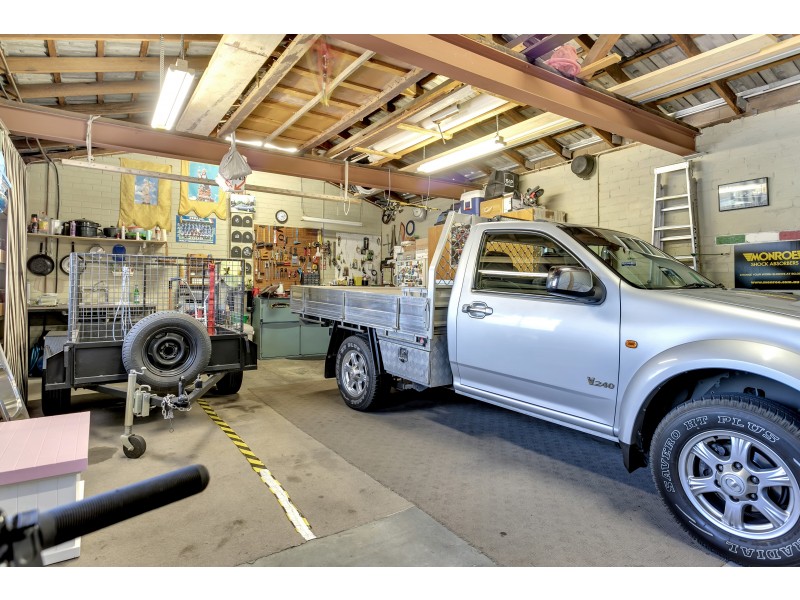 1 President Road, Albanvale VIC 3021