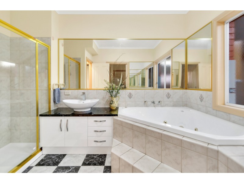 4 Dantum Grove, Braybrook VIC 3019