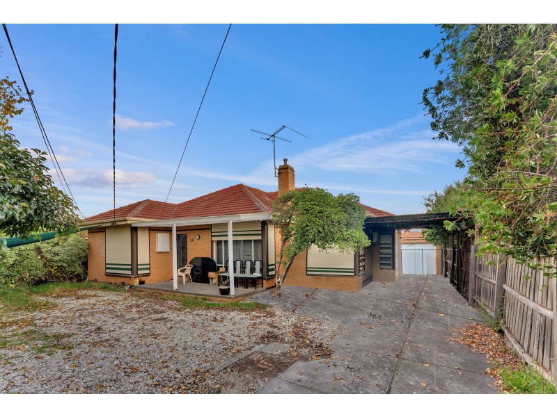 261 Main Road East, St Albans VIC 3021