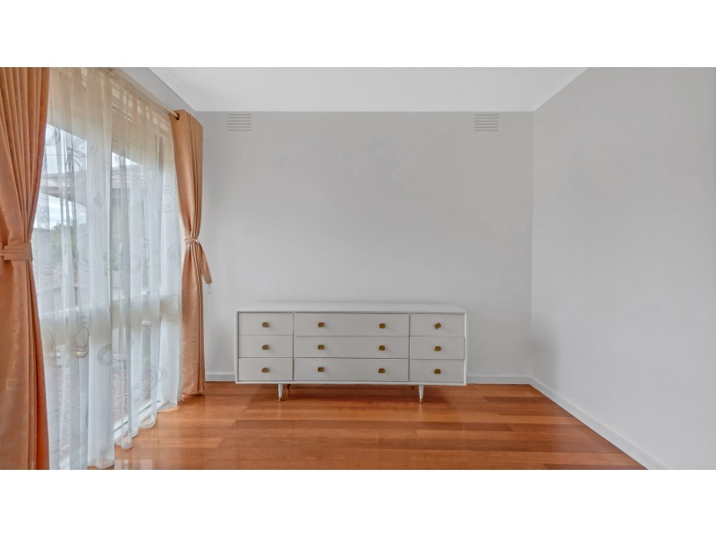 18 Lambolle Court, St Albans VIC 3021