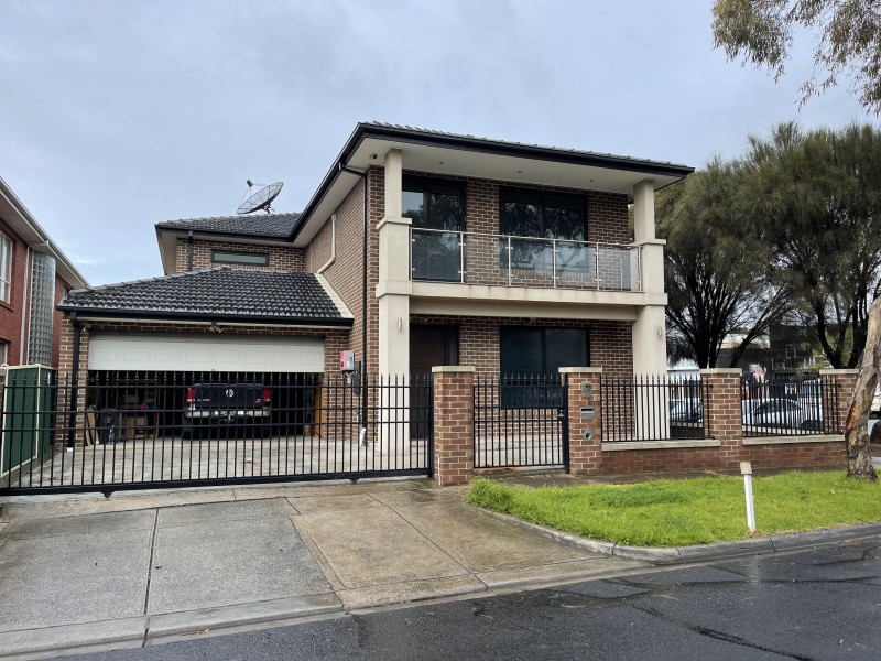 2 Dantum Grove, Braybrook VIC 3019