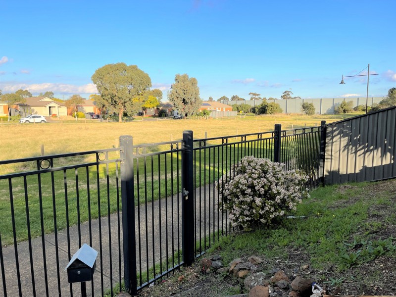 25 Belvoir Gardens, Derrimut VIC 3030