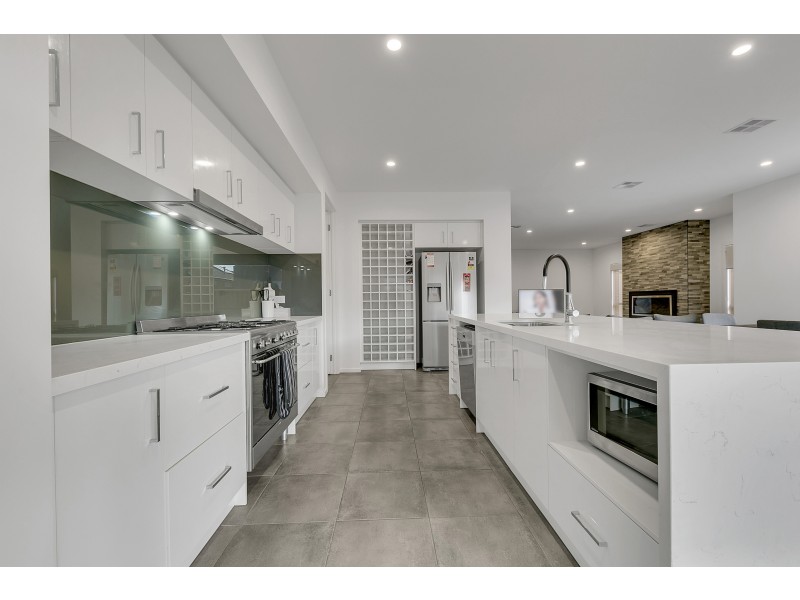 39 Starboard Way, Werribee South VIC 3030