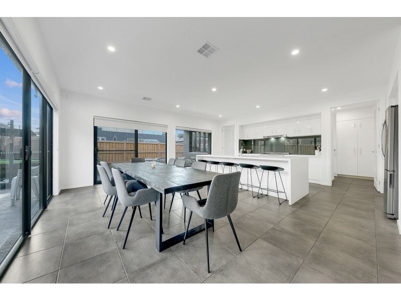 39 Starboard Way, Werribee South VIC 3030