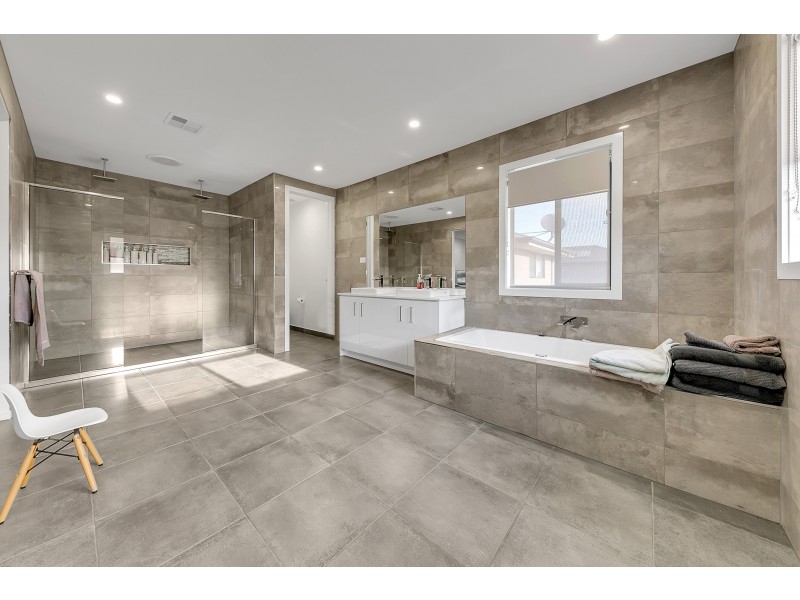 39 Starboard Way, Werribee South VIC 3030