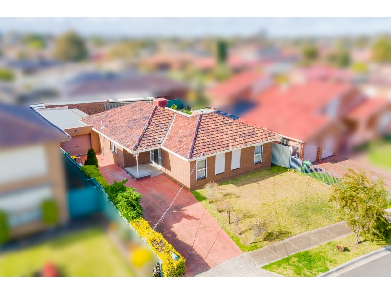 16 Corunna Avenue, St Albans VIC 3021