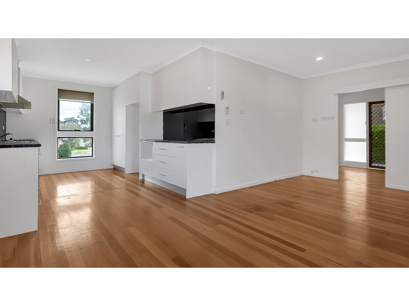 16 Corunna Avenue, St Albans VIC 3021