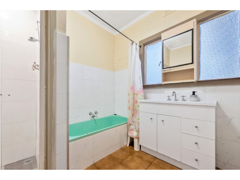 158 Main Road, St Albans VIC 3021