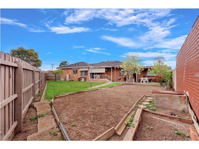 23 Cowper Avenue, St Albans VIC 3021