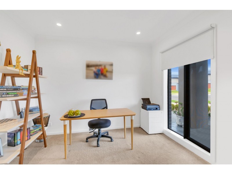 37 Starboard Way, Werribee South VIC 3030