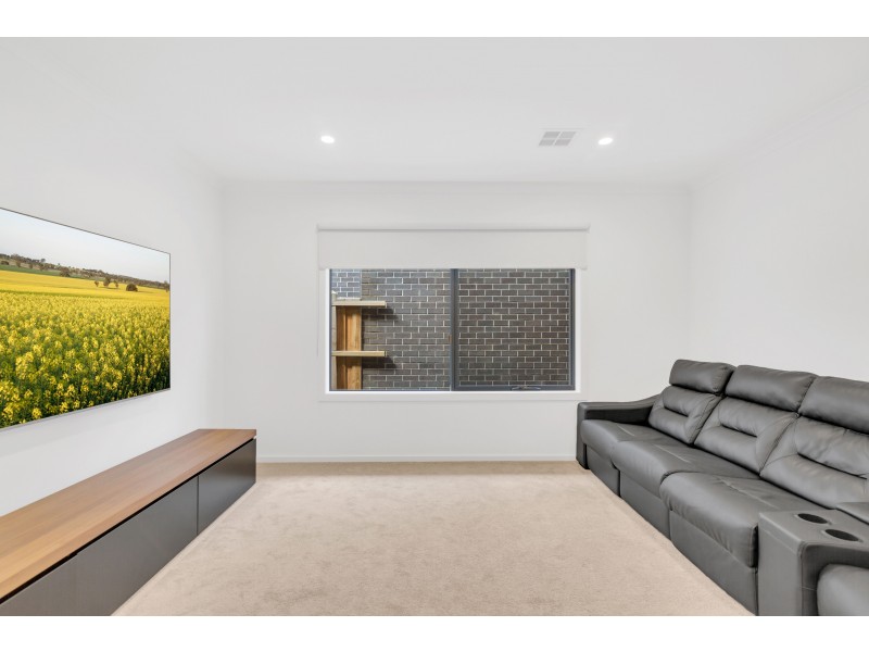 37 Starboard Way, Werribee South VIC 3030