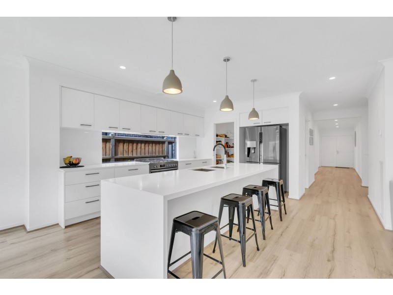 37 Starboard Way, Werribee South VIC 3030