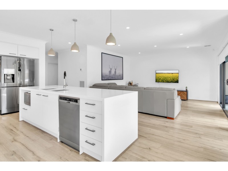 37 Starboard Way, Werribee South VIC 3030