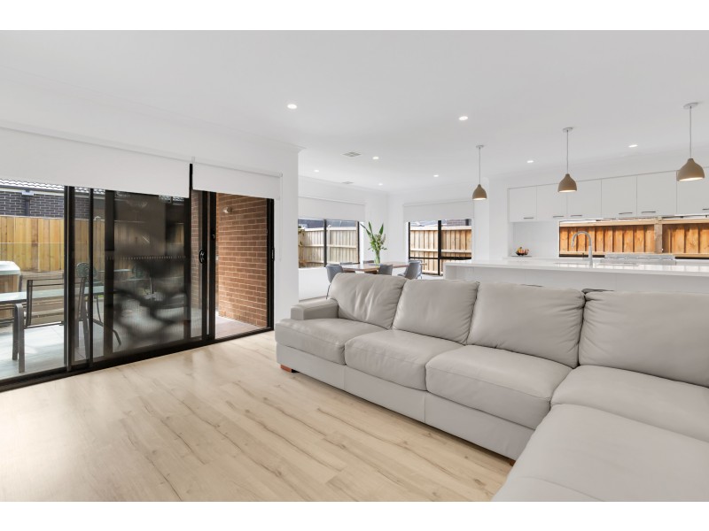 37 Starboard Way, Werribee South VIC 3030